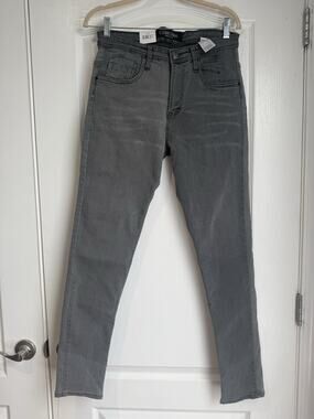 NWT Calvin Klein Jeans Gray Wash Size 32 X 30 Straight Fit